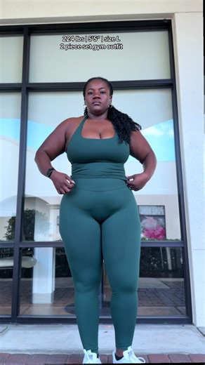 Cute Gym Outfit for Upper Body Workouts