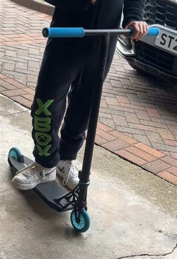 Tailwip on my new scooter have 3 attempts 🛴😄 #fyp #scooter #tailwip #viral #ethic