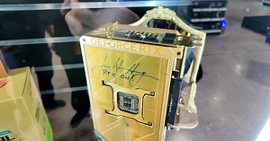 Today I’m touring Micro Center, Silicon Valley’s first big computer store in years.