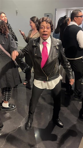 i was omw to the bathroom at the cardi b concert when this lady came up to me and was like “papi chulo can u record me singing my fav song?” 😭😭 #cardib #amithedrama #littlemissdramatour #sacramento #wap