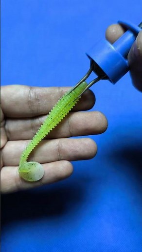 Tips on Attaching a Fishing Hook to the Bait #fishing #fishingbait #tutorial