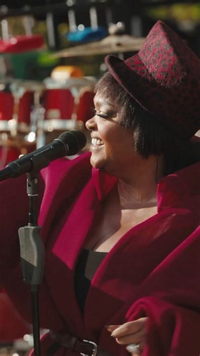 Living my life like it’s GOLDEN! Jill Scott on the Front Porch! | Noochie