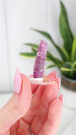 Raw Ruby ❤️✨ Deep red tones in its natural, unpolished form. This is Ruby in its raw state — earthy, bold, and full of character. Zodiac: Leo, Scorpio Chakra: Heart & Root Affirmation: “I am strong, passionate and grounded.” On E T ♡ Y or comment to find out more or claim 🤍