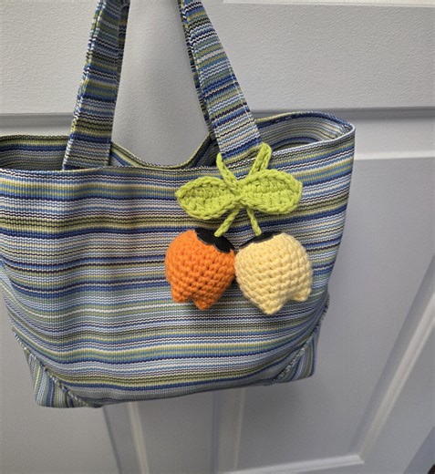 Crochet Tulip Bag Charm, Handmade Floral Keychain - Etsy