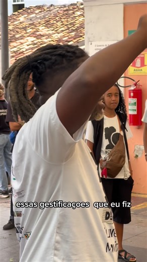 Chocoshow Yuri on Instagram: "Um pouco da teoria musical do tambor. Sinalizações necessárias para organização da banda, evolução rítmica e finalização ! • Resistência Criativa #worldmusic #percussion #oficineiro #educador #sambareggae"