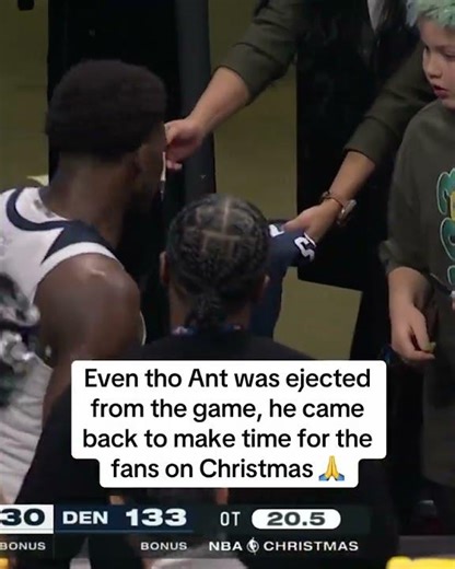 Anthony Edwards made this fan's Christmas 🎄