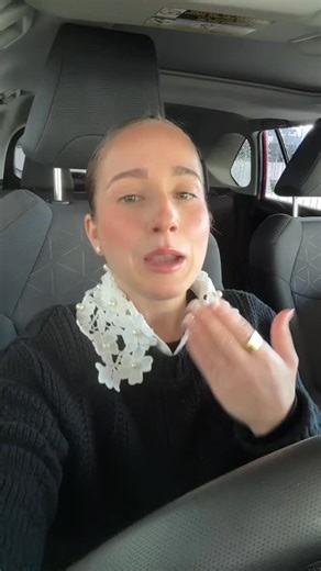 Ariana Carreras🌸 on Instagram: "“Pronto Pa’ Tu Casa” suena lindo… pero no es una solución a la crisis de vivienda. Estas ayudas pueden ser un respiro para algunas familias trabajadoras que están tratando de comprar su primer hogar 💸🏠… pero seamos honestos: esto es un parche, no un plan. ✅ Sí, ayuda con gastos de cierre. ✅ Sí, puede impulsar a algunos a convertirse en dueños. Pero… ¿qué pasa con el problema real? La crisis de vivienda en Puerto Rico no se resume a “no tener pronto”. 📉 La cris