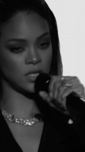 Rihanna - FourFiveSeconds (feat. K. West & P. McCartney) LIVE, 2015.