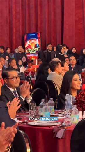 Teuku Riefky Harsya on Instagram: "Pada hari Minggu (08/02), kami menghadiri perayaan 10 tahun MSGLOW Beauty dalam acara “The Authentic 1 Decade” di Jakarta. Satu dekade perjalanan ini menjadi bukti konsistensi, kerja keras, dan semangat para perempuan pelaku usaha dalam membangun industri beauty Indonesia. Terima kasih kepada seluruh mitra MSGLOW dari Sabang sampai Merauke yang terus menjadi bagian penting dari pertumbuhan ekonomi kreatif nasional. Harapan kami industri kecantikan Tanah Air aga