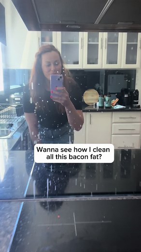 GREASY splashback / backsplash clean (super easy streak free!) I do love a good lather 😆 wear gloves if your hands dry out easily, but I can assure everyone worried about me that my hands are fine. #deepclean #splashback #backsplash #streakfree