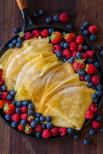 How to make the Perfect Crepes! This blender crepe recipe couldn’t be easier and they turn out perfect every time. RECIPE: https://natashaskitchen.com/easy-crepe-recipe/ | NatashasKitchen.com