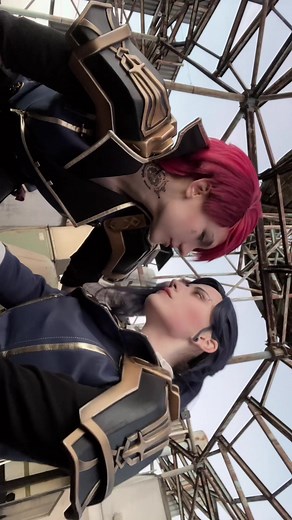 I’m obsessed with us @КК ❗️Costume - @FD COSPLAY STUDIO #arcane #arcane2 #leagueoflegends #leagueoflegendscosplay #arcancecosplay #vicosplay #caitlyncosplay #caitlynarcane #viarcane #lolcosplay