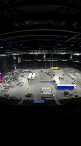 𝑫𝒂𝒏𝒔 𝒍𝒆𝒔 𝒃𝒂𝒄𝒌𝒔𝒕𝒂𝒈𝒆𝒔 𝒅𝒆 𝒍’𝑨𝒓𝒆𝒏𝒂 ⚒️ De jeudi à dimanche, Paris La Défense Arena a enchaîné trois configurations différentes : un salon, un concert, puis un match de @top14rugby 🤠 Un grand bravo à nos équipes qui assurent un relai 24h/24 👏 | Paris La Défense Arena