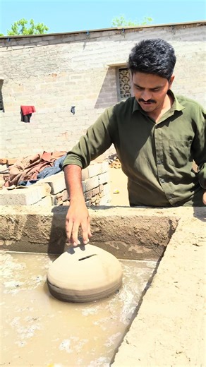 मिट्टी का बड़ा सा गुल्लक डूब गया दोस्तों 🥹🥹🥹🥹🥹#pottery #viral #short #clay #viralvideo #shortvideo