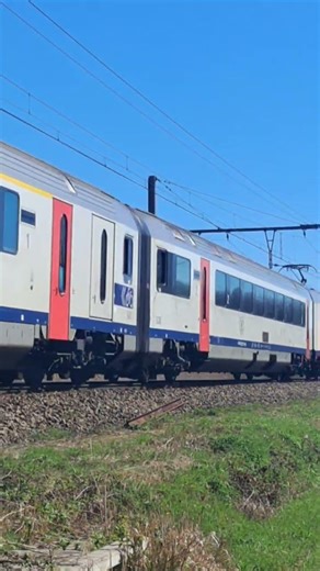 2x AM96 met de IC trein Hasselt - Antwerpen. #am96