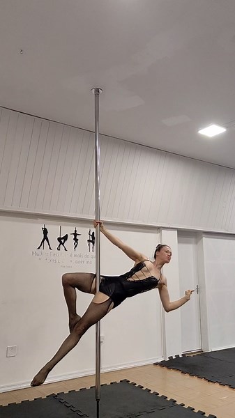 poleando#pole #polefitness #poledance