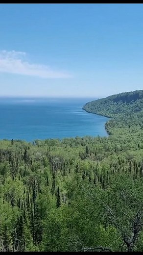 This beautiful view is of the Susie Islands and Wauswaugoning Bay, Lake Superior in Grand Portage, MN 😍. ‍ On a clear day, you can even see Isle Royale which lies about 20 miles off shore from Grand Portage, MN. ‍ Located only a few miles from the Canadian Border, Highway 61 climbs Mount Josephine (one of the tallest spots along Lake Superior's North Shore), for a panoramic view of The Big Lake. ‍ Look for the pull off at Highway 61 mile marker 147, just a few miles before Grand Portage State P