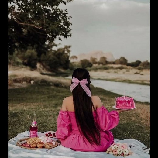 How to pose with cake | birthday poses ideas for girls | birthday Photoshoot ideas #attractiveposes
