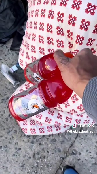 Angela’s Kare&Assist (@thebizzleeffect) - No Matter The Circumstances From Struggling From Addiction/Homeless/MentalHealth…They’re Still Human Being Who Deserve Hope/Kindness/Compassion! Never What Lead Them Out Here! Everyone Has A Story! And Were All In This Together Called “LIFE! #HelpingHands #KareAndAssist #NeverJudge #Humanity #AllInThisTogether