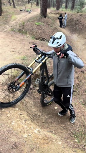 POV το τικ τοκ κάνει συγχρονισμό τα βίντεο