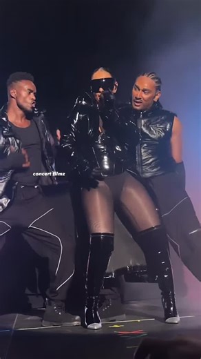 YAMS 🍠 | Mya always delivers on stage! 😍😍 @myaplanet9 via @concertfilmz | Instagram