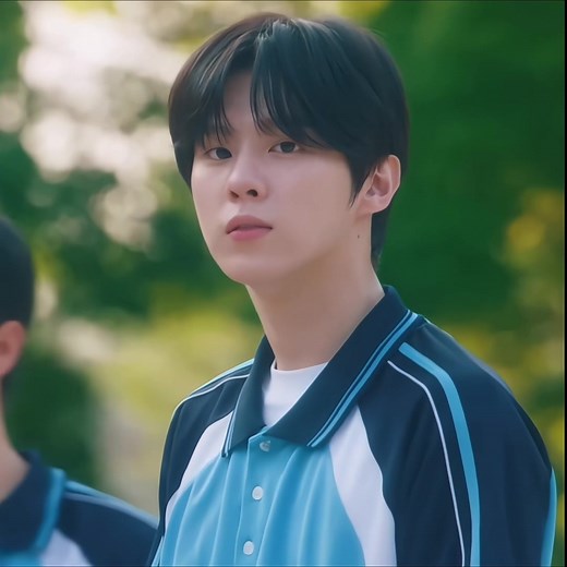 Kim Woo Seok and Kang Naeon's Social Savvy Class 101 KDrama Kiss Scene