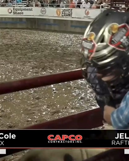 A huge ride on a muddy night in Gladewater, Grayson Cole is your X Bulls champion with 91 points aboard Jelly Roll! 🎥 PRCA ProRodeo | US Cowboy