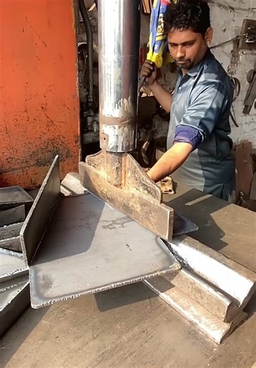 Gobal Machine’s Kabza Bending Under 5 Tons Hydraulic Pressure