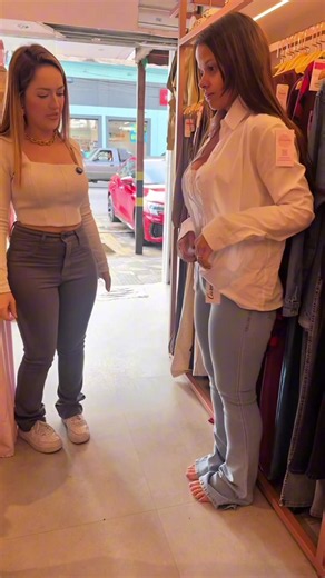 Atendimento comigo: veja um dia de provador e looks (jeans, blazer, cropped)