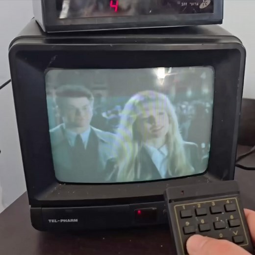 Modder Builds Raspberry Pi 5-Powered 90s Cable TV Simulator, Complete with Commercials