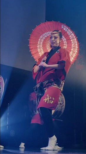 寶船で踊り継がれる、歴史ある和傘踊り。結成当初から30年以上大切に磨かれてきた演目です。しなやかな女踊りに和傘が凛と映え、情緒あふれる美しさが際立ちます。まさに品格漂う至極の踊り。#寶船 #阿波踊り