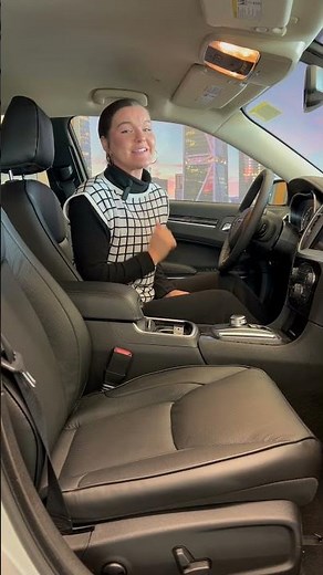 2023 Chrysler 300: Walk Around