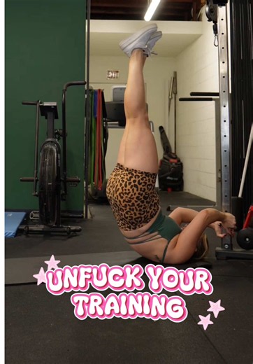 Let’s upgrade your core training 👇🏻 Your core isn’t made to just resist flexion/extension and to do crunches…. So you need to train it to be robust and strong in all directions! 💥 Flexion: A cable crunch, dragonfly, GHD sit ups 💥 Side bending: 45 degree side bend, cable side bend, reverse Copenhagen, kb side bend 💥 Rotation: half kneeling cable rotation, pallof rotation, cable chop, med ball rotation 💥 Anti- rotation: any kind of pallof press, KB halo 💥 Anti- extension: band resisted dead