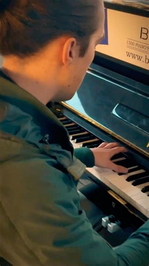 Maple Leaf Rag (@ empty train station) 🎶