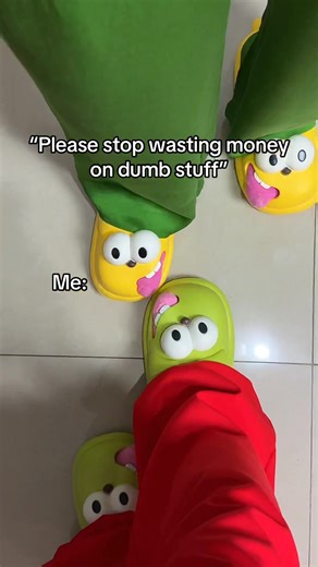 Every couple needs these! 🥰 #kissingslippers #couples #couplecomedy | SoleMates Slides