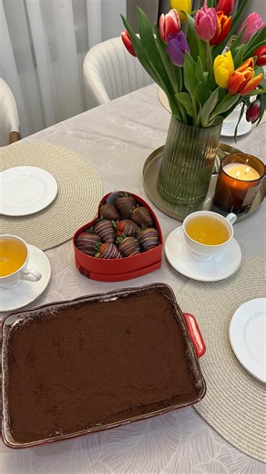 Firuza Huseynli | Aesthetic home, Inspection, Unpaking on Instagram: "Evdə tiramisu 🤎 saxla, sonra mütləq hazırla #tiramisu #desert #evdeserti"