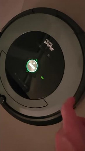 Démonstration / Test de l'aspirateur ROOMBA 696- IROBOT