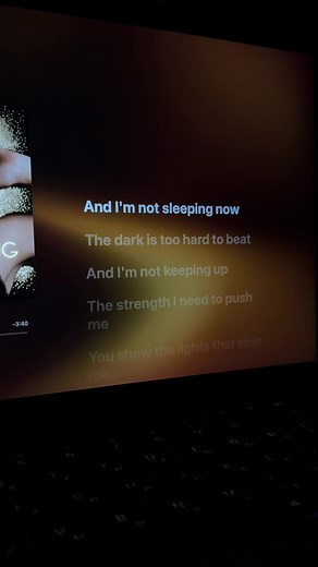 Ellie Goulding - Lights Lyrics Video