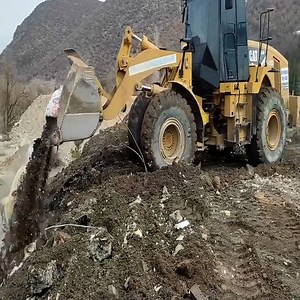 Wheel bulldozers work at full capacity in mountainous areas | Papelirin Marian