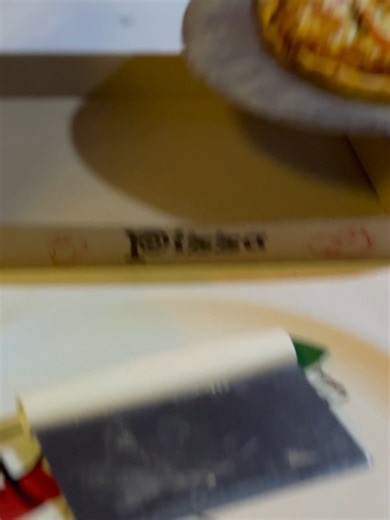 Tu entres chez Yaya Kitchen et tout est en feu 🔥 Cuisine 🍳 Bar 🍹 Pizza 🍕… tout tourne non-stop ! 📍 Louis face Cofina – entrée chez Jeannot 📞 065 37 37 52 / 066 33 32 36 🕒 Ouvert 24h/24 – 6j/7 Like 👍 Commente 💬 Partage 🔁 Abonne-toi ⭐ #YayaKitchen #FoodTokGabon #PizzaTime #LibrevilleNight #24hFood