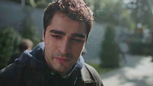 Seyran humilla a Ferit ante la prensa: se va con Akin y lo deja solo frente a todos