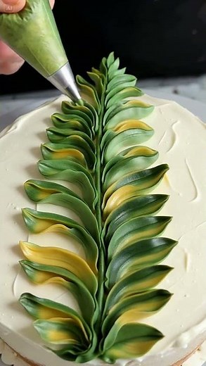 Green Velvet Layer Drip Cake ❤️🍰 | Cake Layers & Designs