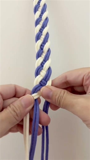 Macrame tutorial-DIY Macrame Phone Wrist Strap #handmade #diy #macrame