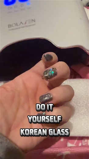 DIY Korean Glass Nails—Get the Jelly & Iridescent Look at Home! 💅✨ If you’re tired of paying salon prices for the viral Korean Glass Nail look, this tutorial is for you! I achieved this high-shine, jelly-like finish using just a few key products, and the results are stunning for the holidays! My essential tools for this look: Morovan Prep Set: Dehydrator and Primer (Crucial for lasting power!) Wireless LED Lamp: For curing layers quickly. Magnetic Gel Polish: For a dimensional base. Nail Glue &