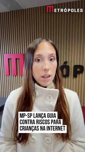 🚨 GUIA CONTRA RISCOS PARA CRIANÇAS NA INTERNET Se você tem uma #criança ou #adolescente em casa, presta atenção nesse vídeo. O #MinistérioPúblico de São Paulo lançou o “#Guia de Sobrevivência Digital 2”, com orientações para proteger crianças e adolescentes no ambiente virtual. A publicação fala sobre a Lei 15.211/2025, conhecida como “ECA Digital”, e alerta sobre os riscos do compartilhamento de informações pessoais, localização e imagens íntimas na internet. O material também traz dicas impor