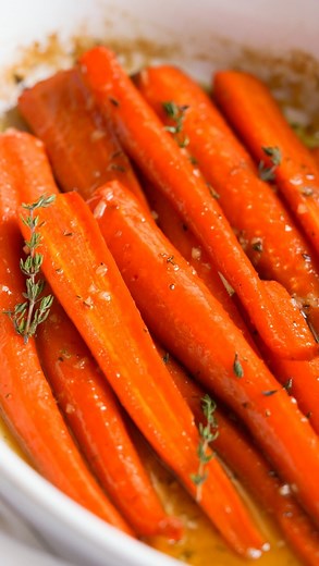 Kayla Berman on Instagram: "Maple Glazed Roasted Carrots are the best side dish for any occasion! Made in the oven with whole carrots, pure maple syrup, light brown sugar, and fresh thyme – these easy carrots are sweet, savory, buttery, and perfectly tender. ✨✨ Recipe in bio . . . #carrots #carrotsrecipe #maplecarrots #mapleglazedcarrots #roastedcarrots #mapleroastedcarrots #glazedcarrots #vegetable #vegetableside #mapleglaze #sidedish #sidedishrecipe #easysidedish #holidayside #thanksgivingside