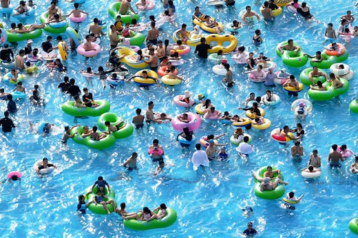 Video of 'Massive' Brawl at Popular Waterpark Goes Viral