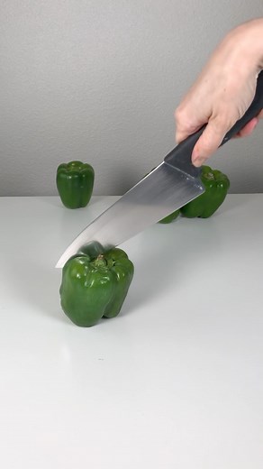 Sideserf Cake Studio on Instagram: "Follow @sideserfcakes for a new cake every Monday! . . . #cake #cakedecorating #cakes #cakepops #isitcake #cakesofinstagram #memes #meme #snake #petsnake #craft #crafts #cakeart #cakelover #prank #pranks #dessert #desserttable #greenbuttercream"