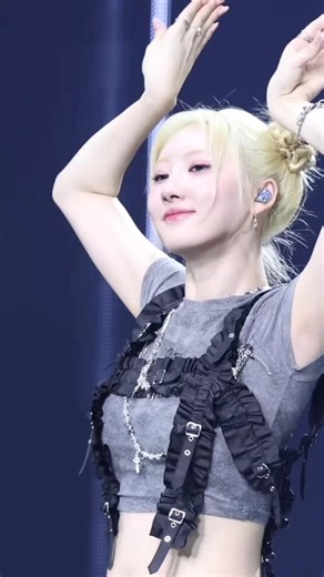 BABYMONSTER RAMI Fancam: 2NE1 Mash Up Experience