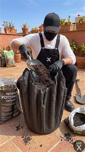 Easy DIY Cement Flower Pot for Garden Decor | DIY Creative Garden Ideas 🪴🌹 #diy